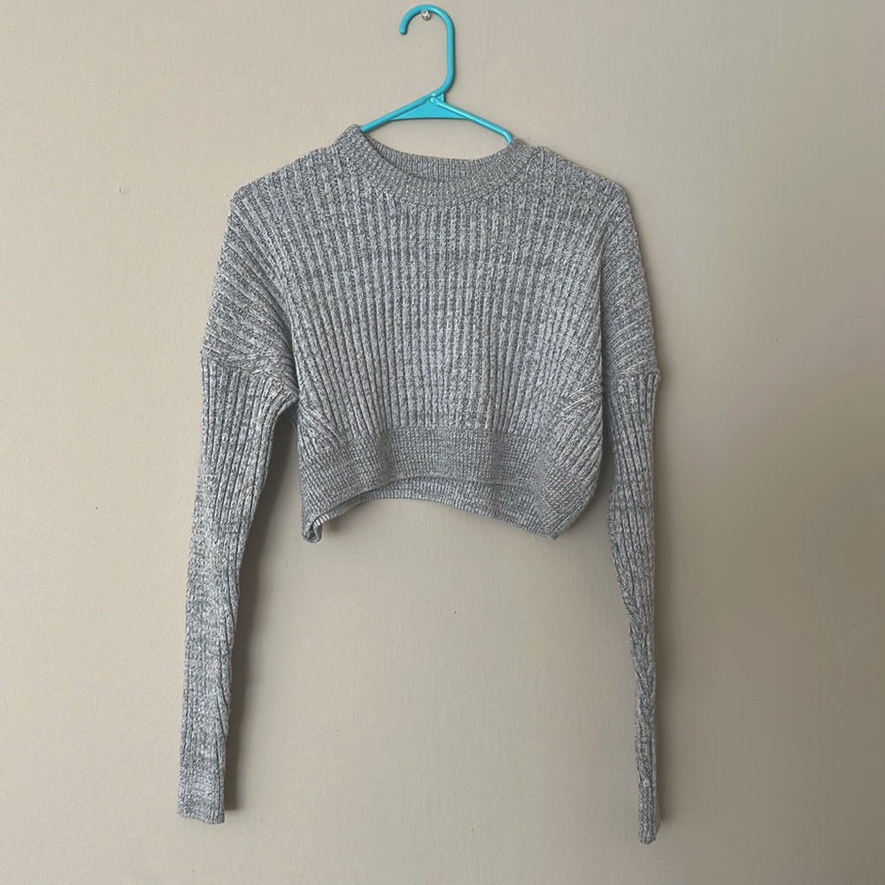Urban Outfitters | Cropped Light Grey Sweater